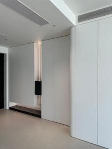 Elegante Zapatero de Pared Personalizado con Estantes Escalonados, Iluminación LED y Diseño Minimalista para Interiores de Casas de Lujo - Product Image 4