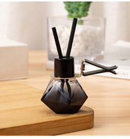 Diffuseur de parfum pour voiture 8 ml en verre noir avec bouchon et clip pour grille d'aération