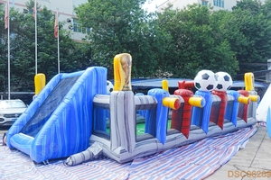 Terrain de football gonflable commercial avec buts pour enfants et adultes, idéal pour événements extérieurs et activités de team building - Product Image 3