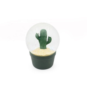 De 100mm nuevo regalos de decoración de diseño de resina grande <span class=keywords><strong>cactus</strong></span> globo de nieve - Product Image 1