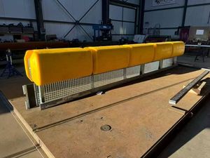 Barrières flottantes utilisées pour le nettoyage des rivières et des océans ont des grilles métalliques qui piègent efficacement les déchets, les plantes aquatiques et le bois. - Product Image 3