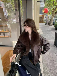 Poncho d'hiver vintage décontracté et élégant pour <span class=keywords><strong>femme</strong></span> avec col en fourrure de renard amovible, en cuir ciré épais mi-long - Product Image 5