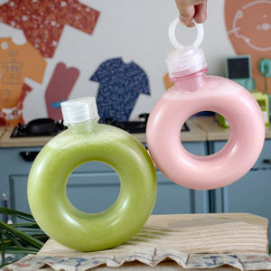 Bouteilles de thé au lait en plastique en forme de beignets de 500ml mignons cruche de bouteille d'eau de sport de voyage tasse de récipient à boire pour enfants enfants - Product Image 1