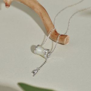 Collier pendentif en jade Hetian en forme de bambou, chaîne à maillons en argent S925 plaqué or 22 carats, design élégant de style chinois Dylam pour femmes - Product Image 4