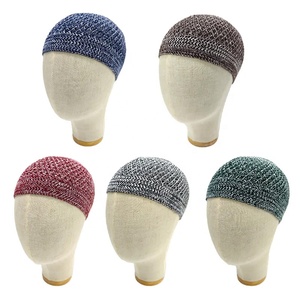 Kufi multicolore en tricot extensible avec bonnet de prière flexible pour homme et couvre-chef ethnique musulman pour la prière quotidienne et la prière de Jummah - Product Image 2