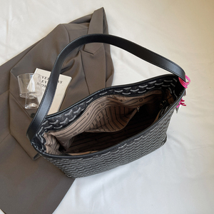 Nouveau Sac à Main Fourre-tout et Sac à Bandoulière Femme 2025 Haut de Gamme, Tendance, en PU, Style Rétro Européen, Grande Capacité, avec Fermeture Éclair, en Polyester - Product Image 2