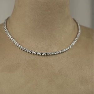 Collar de Mujer con Diamante Cultivado en Laboratorio de Lujo, Corte Pera, Chapado en Oro de 14/18 Quilates, Certificado IGI, Diseño Moderno - Product Image 1