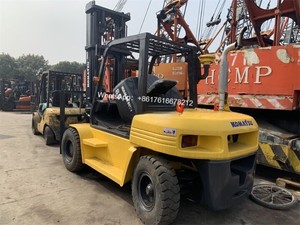 À vendre : Chariot élévateur Komatsu FD80 d'occasion, capacité de 8 tonnes, fonctionnant au diesel, idéal pour les tâches de levage lourds - Product Image 5