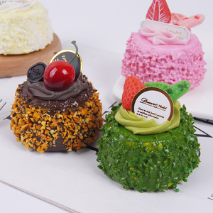 Aimants de réfrigérateur en forme de mini-gâteaux au matcha simulés, décorations amusantes pour meubles et réfrigérateurs, desserts en mousse de crème et chocolat en mousse de mousse - Product Image 2