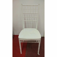 Chaise de banquet empilable en métal au design moderne pour hôtel, restaurant et mariage