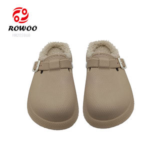 Vente en gros <span class=keywords><strong>sabots</strong></span> d'hiver unisexes mules chaussures de <span class=keywords><strong>jardin</strong></span> sandales à fourrure multicolores classiques pour garçons et filles avec fourrure - Product Image 3