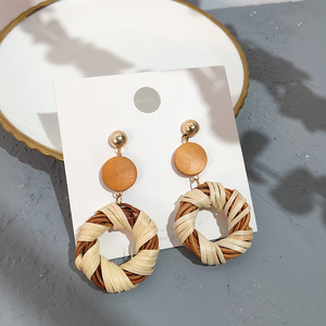 Sharon SH044 retro phong cách cổ điển Bông tai sừng vật liệu với đăng nhập khâu tương phản Màu sắc mây cá nhân Stud phong cách - Product Image 3