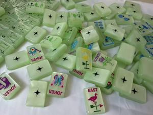 Jeu <span class=keywords><strong>de</strong></span> tuiles <span class=keywords><strong>de</strong></span> mahjong en perles <span class=keywords><strong>de</strong></span> matcha personnalisées Garden Glow Designer en stock, <span class=keywords><strong>photos</strong></span> réelles - Product Image 2