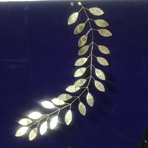 Feuille de Noël suspendue pour décorations intérieures et extérieures Best-seller - Product Image 1