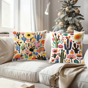 カラフルなサボテンと花模様のクッションが居心地の良いリビングルームのソファを飾ります。 - Product Image 4
