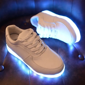 2024รองเท้าแฟชั่นเรืองแสง LED แบบไดนามิกสีดำทำความสะอาดง่ายด้วย USB ชาร์จผ้าตาข่ายสำหรับเต้นรำ<span class=keywords><strong>ผี</strong></span>คริสต์มาสอีสเตอร์ - Product Image 5