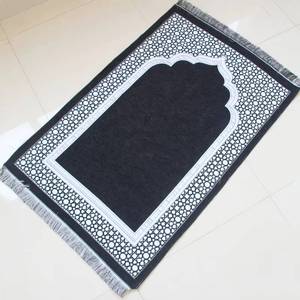 Producto de Moda: Nueva Alfombra de Oración de Franela con Patrón Arqueado, Lavable, Hecha a Máquina, Popular en los Mercados de Arabia Saudita y los Emiratos Árabes Unidos - Product Image 1