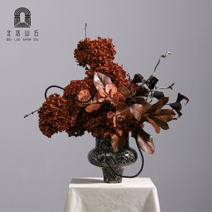 Venta caliente <span class=keywords><strong>flores</strong></span> <span class=keywords><strong>artificiales</strong></span> rojas <span class=keywords><strong>con</strong></span> jarrones de cerámica hechos a mano para comedor y sala de estar arte decoración del hogar - Product Image 2