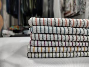 ชุดเดรสผ้าโพลีเอสเตอร์ของเด็กผู้ชาย Cundy Crush 100% 220gsm ผ้าถักกันไฟฟ้าสถิตย์ผ้าใยสังเคราะห์ที่มีน้ำหนักเบา - Product Image 5