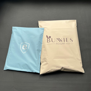 Sac d'expédition en polyéthylène personnalisé avec logo imprimé, auto-adhésif, pour l'emballage de vêtements - Product Image 2
