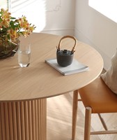 Mesa de madera sólida de estilo nórdico para sala de estar, mesa de centro de diseño, ligera, circular, pequeña, creativa para el hogar y restaurante