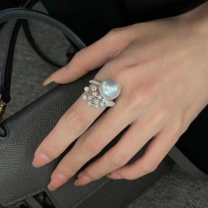 Anillo de Plata de Ley S925 con Perla Blanca Australiana Redonda y Circonita Blanca Grande, Diseño de Cielo Estrellado Brillante, Chapado en Oro de 18K - Product Image 1