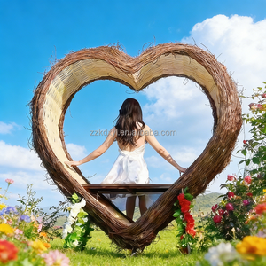 Équipement <span class=keywords><strong>d</strong></span>'amusement extérieur non motorisé pour enfants, attraction très vendue, accessoires de photographie pour couples, siège en forme de cœur - Product Image 1