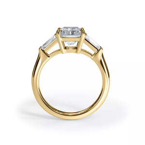 Anillo de compromiso de oro amarillo de 14K personalizado con diamante de corte radiante de 2 quilates, piedras laterales en forma de baguette, estilo clásico, certificado IGI, joyería para mujer. - Product Image 2