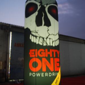 Réplique géante gonflable de canette de boisson énergisante Eighty One, affichage gonflable promotionnel personnalisé et audacieux pour les marques de boissons énergisantes/événements - Product Image 6