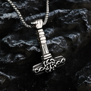 Yunnique – collier rétro nordique en acier inoxydable pour hommes, pendentif marteau de Thor, bijoux cadeau, design géométrique, motif asymétrique - Product Image 2