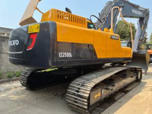 Excavadora de Orugas Volvo EC250DL Usada, 98% Nueva, de Alta Calidad, Original, 25 Toneladas, Pocas Horas de Trabajo, Motor EPA CE, Caja de Cambios - Product Image 2