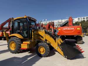 Equipado con transmisiones de alta y baja velocidad, válvula de prioridad para dirección hidráulica y máquina con certificación CE. - Product Image 6