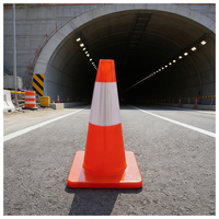 Cône de signalisation en PVC robuste avec bande réfléchissante pour la sécurité des travaux de construction, des travaux routiers, des tunnels et des parkings