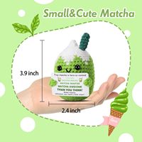 Poupée Matcha en laine tricotée au crochet faite à la main avec des détails vert paille et blanc RY-SW-012 Décoration de bureau intérieure