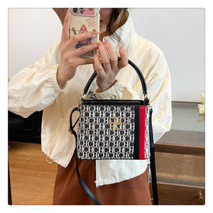 Luxe femmes poche seau épaule sac à bandoulière mode grande capacité à la mode sous les bras luxe Logo femmes sac à bandoulière - Product Image 1