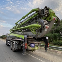 Camion pompe à béton Mercedes 8x4 Arocs 4143 ZOOMLION 63X-7RZ en bon état, moins d'entretien, portée de 63 mètres, ZLJ5441THB