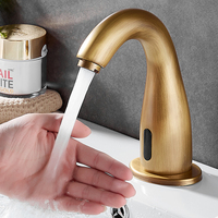 Robinet de salle de bain électrique moderne en laiton brossé à capteur infrarouge sans contact, installation monotrou sur plan céramique
