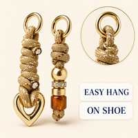Breloque tissée pour chaussures, pendentif cœur en paracorde, breloque dorée pour baskets, accessoires pour lacets de chaussures et bottes, métal, OEM personnalisé