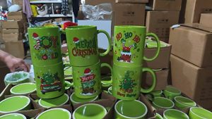<b>Christmas</b> Ceramic Mugs Fast Customization Wholesale Sublimation Printed Heat-Resistant Dishwasher Safe ODM/OEM for <b>Gift</b> Retail - Product Image 3