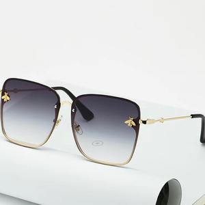 Nueva geometría Little Bee <span class=keywords><strong>gafas</strong></span> de sol mujeres coloridas <span class=keywords><strong>gafas</strong></span> de sol cuadradas de moda sin montura <span class=keywords><strong>gafas</strong></span> de sol de Metal sin marco 2025 - Product Image 1