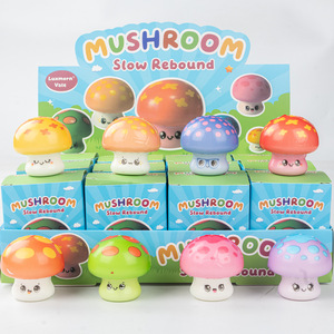 Caja Sorpresa Misteriosa de Juguetes Blandos de PU de Ascenso Lento, con Diseños de Grinch, Gnomo, Muñeco de Nieve y Perro, para Navidad, Antiestrés y Fidget, Venta al por Mayor - Product Image 6