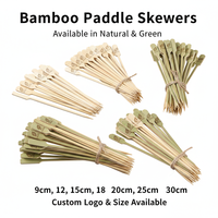 Brochettes de camping en bambou minimalistes, écologiques et jetables, idéales pour les grillades en plein air et les pique-niques.