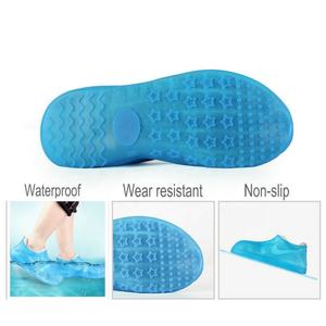 Couvre-chaussures en silicone caoutchouc réutilisable antidérapant de haute qualité, transparent, imperméable et anti-poussière pour bottes de pluie - Product Image 4