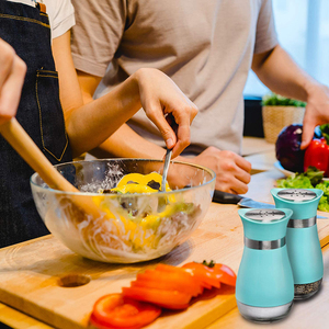 Set di Barattoli in Vetro Classici per Spezie con Coperchio Dosatore, Multifunzione e Adatti al Vapore, Capacità 120ml, per Uso in Cucina - Product Image 6