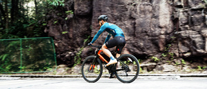 Bicicleta de Carretera Aerodinámica Moderna con Cuadro de Carbono, Estilo E-Bike para Viajes Urbanos, Ciclismo Fitness, Bicicleta de Rendimiento Confiable - Product Image 3