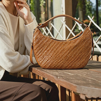 Tas Selempang Wanita Kulit PU Mewah Model Bantal dengan Dua Tali, Ritsleting, Tahan Air & Kapasitas 3L+