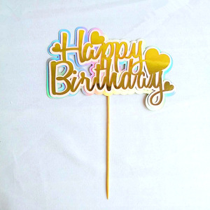 Adorno de pastel de acrílico iridiscente con forma de corazón dorado para decoración de pasteles, con mensaje de feliz cumpleaños y dulzura. - Product Image 4