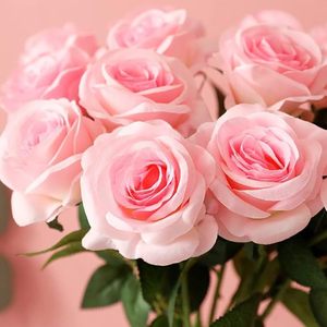 ดอกกุหลาบกำมะหยี่ก้านเดี่ยวจาก Meiduo Flower Industry ดอกไม้ประดิษฐ์จากผ้าไหมสำหรับตกแต่งบ้าน งานแต่งงาน ช่อดอกไม้ และตกแต่งผนัง - Product Image 1