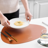 Set de sets de table en similicuir multicolore Tapis de table imperméables Napperons ovales antidérapants et sous-verres de table à manger Dessous de verre