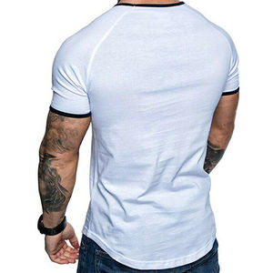 Camiseta ajustada para hombre, camiseta de manga corta con dobladillo curvo para entrenamiento muscular, para gimnasio, con impresión de logotipo personalizado - Product Image 2
